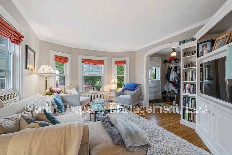 3 bed, 1.5 bath, 1500 sqft, $4,000 — Photo 3