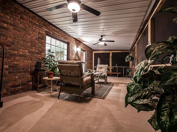 Huge screened porch