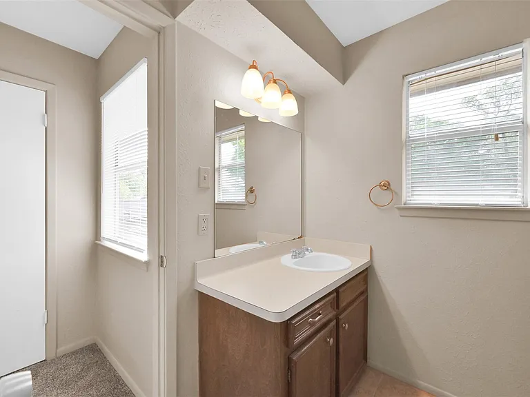 1603 Hazelwood St #B — Photo 11