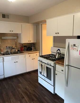 2nd image of 4544 N Oakland Ave APT 6
