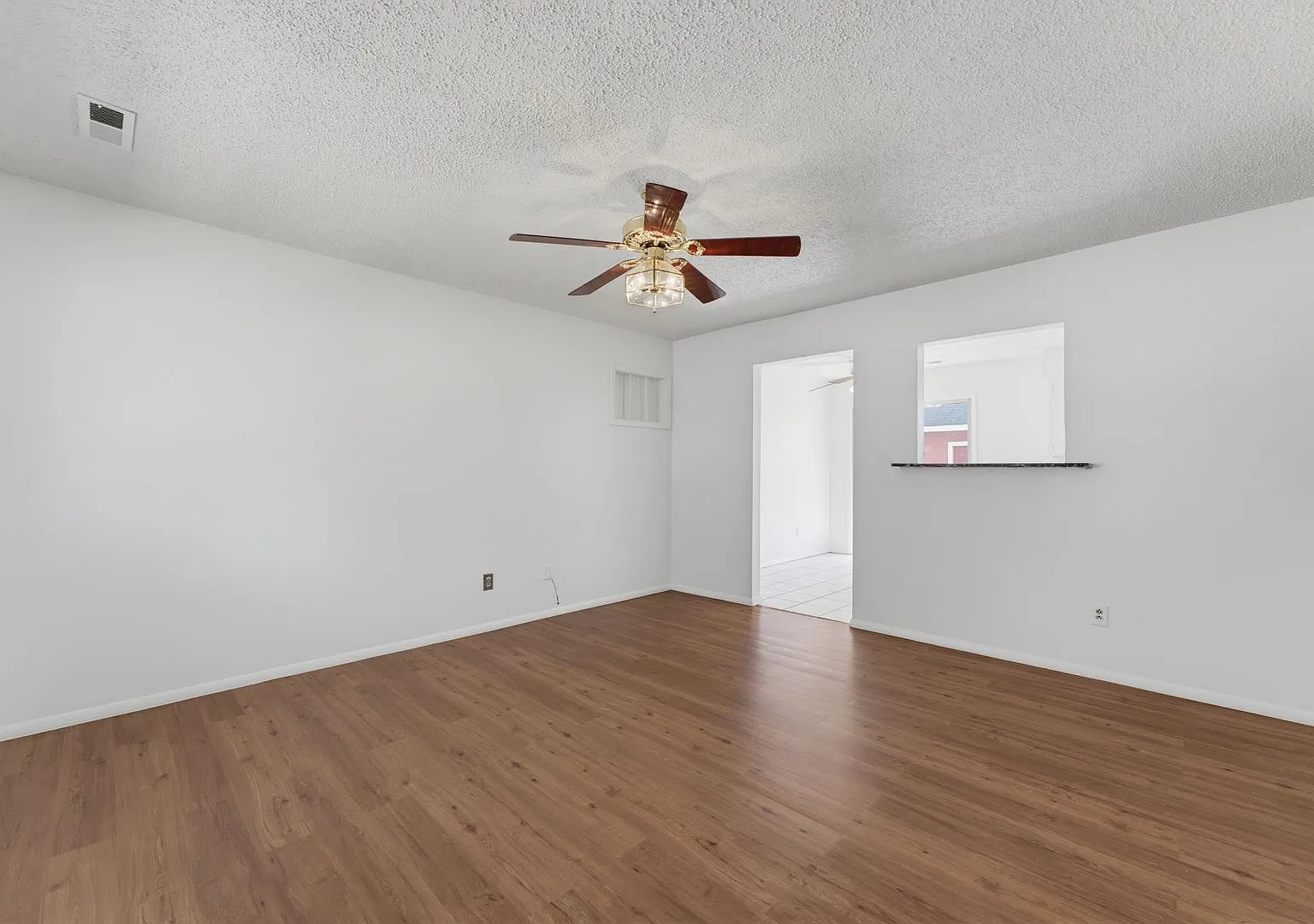 Charming 3-bedroom, 1.5-bath home in Springdale, — Photo 2
