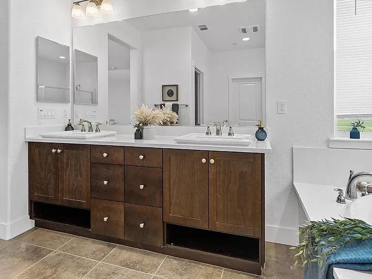 17950 Kerry Ct — Photo 30