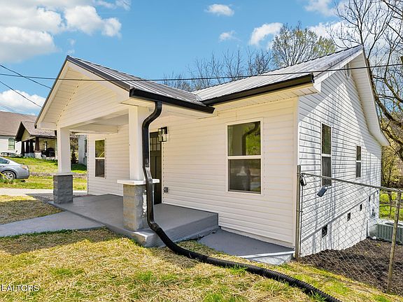 2nd image of 2710 Greenway Dr