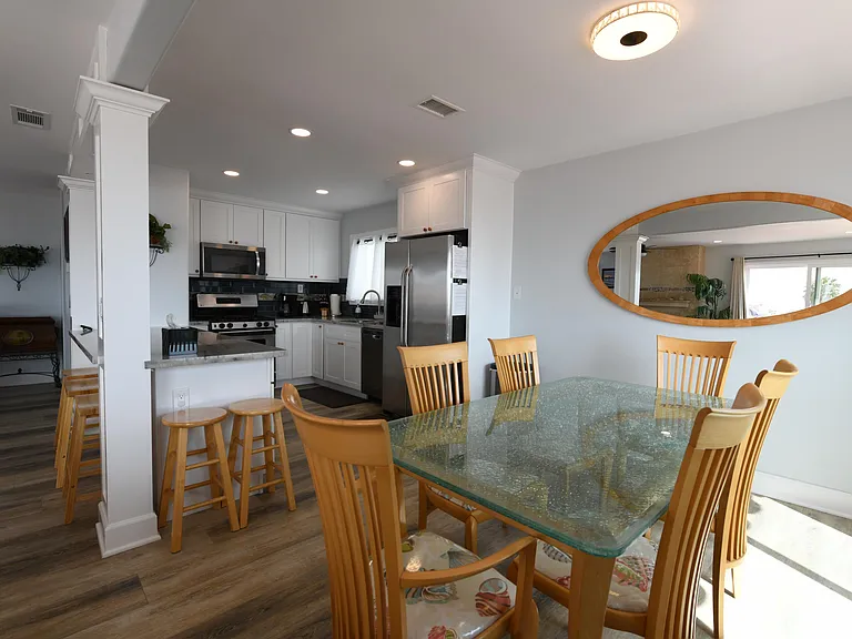 515 Monterey Ln — Photo 7