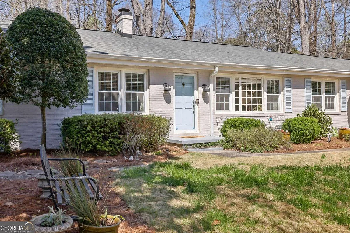 484 Loridans Dr NE photo 1