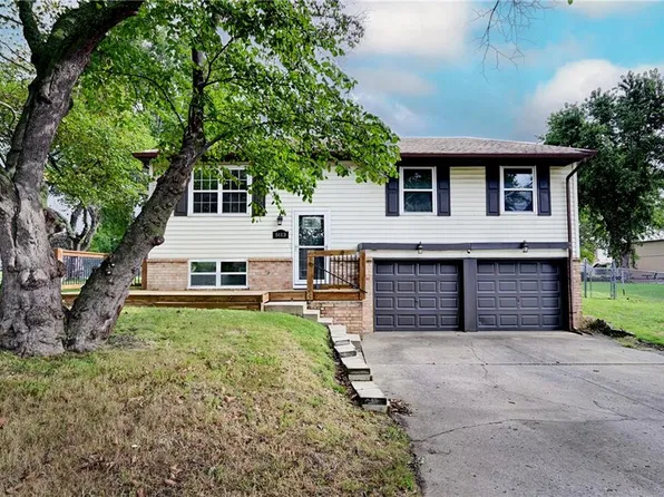 5113 NW Downing St, Blue Springs, MO 64015