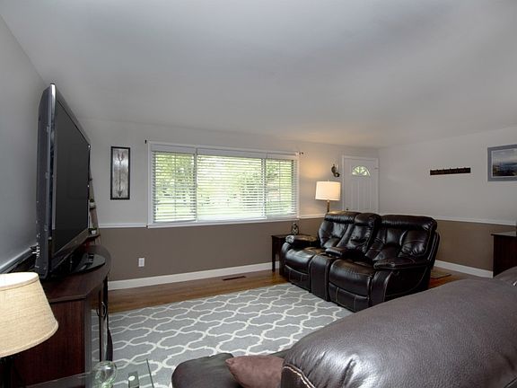 4th image of 231 Freyn Dr