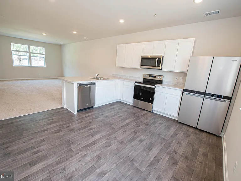 130 Willowtree Ln — Photo 24