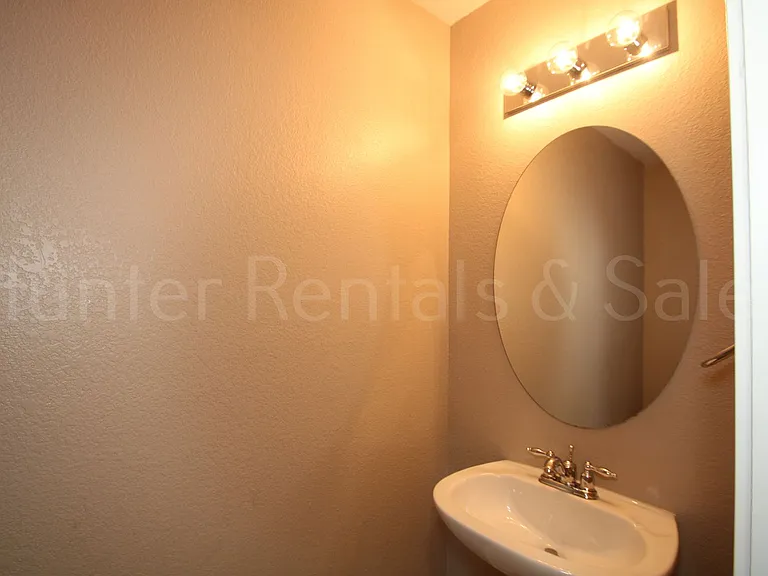 6712 Taree Loop — Photo 31