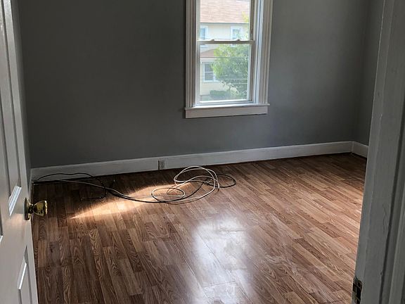 5th image of 187 Grace St #2