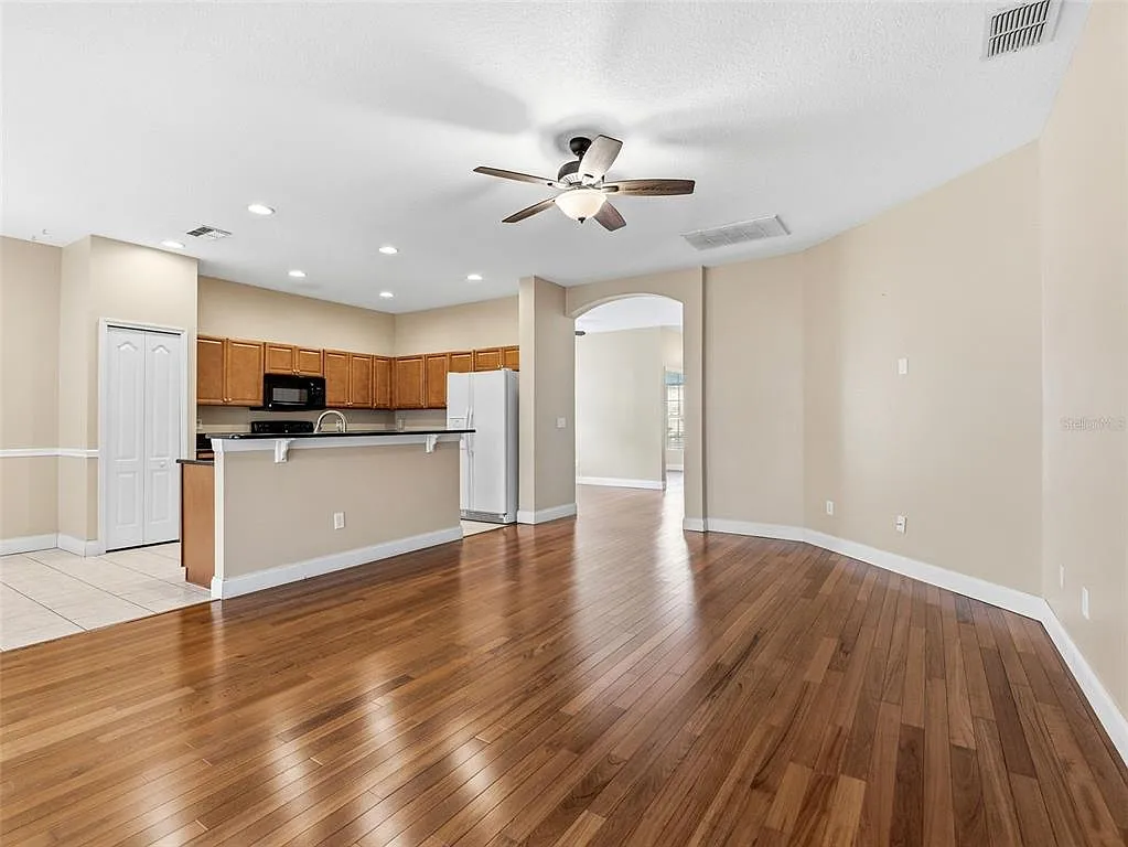 2 bed, 2.0 bath, 1555 sqft, $2,600 — Photo 4