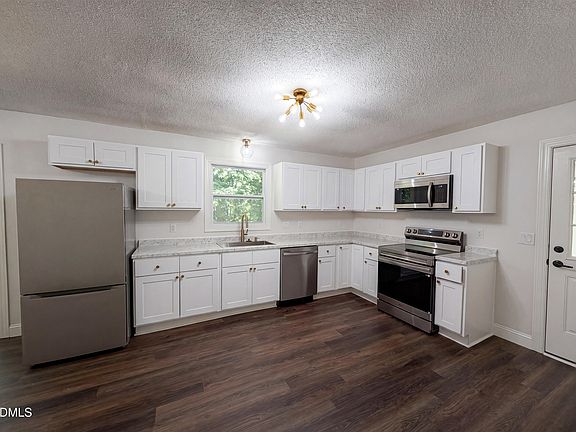 5th image of 2219 Valley Rd
