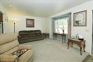 3rd image of 5906 Stratford Dr