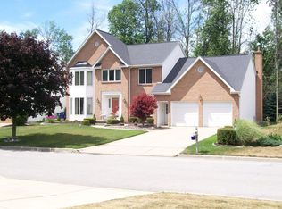 26 Thames Ct, Getzville, NY 14068