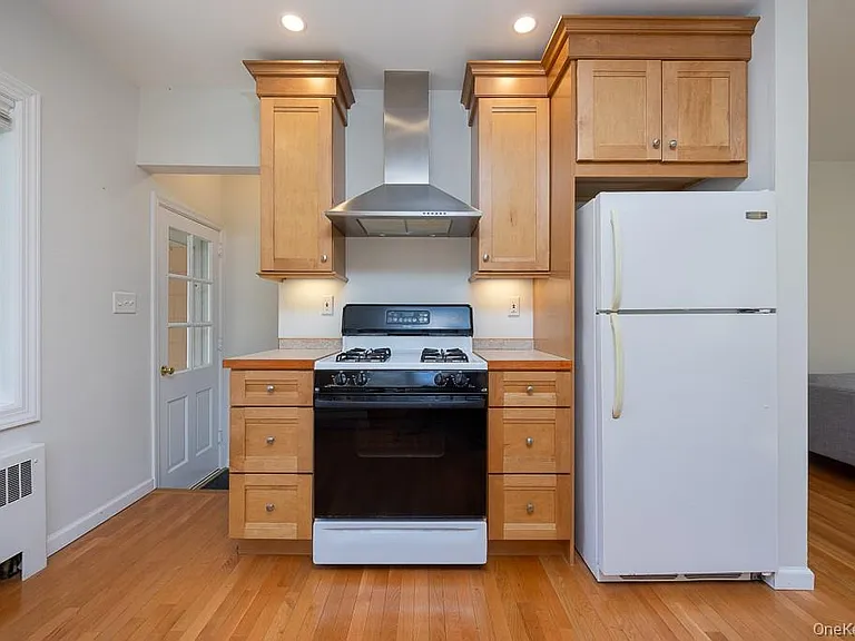 644 Gilbert Ave — Photo 6