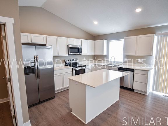 2nd image of 1004 Linden St
