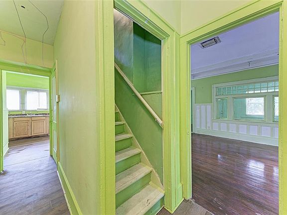 33rd image of 1005 16TH AVENUE S