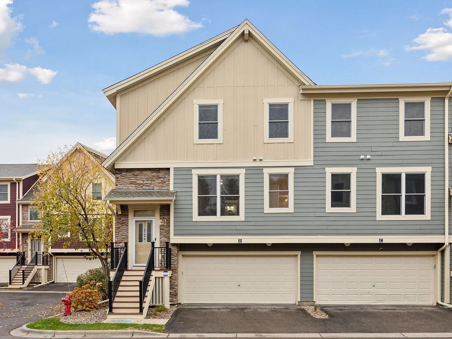 10749 Falling Water Ln — Photo 2