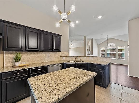 5th image of 1621 Branch Creek Dr
