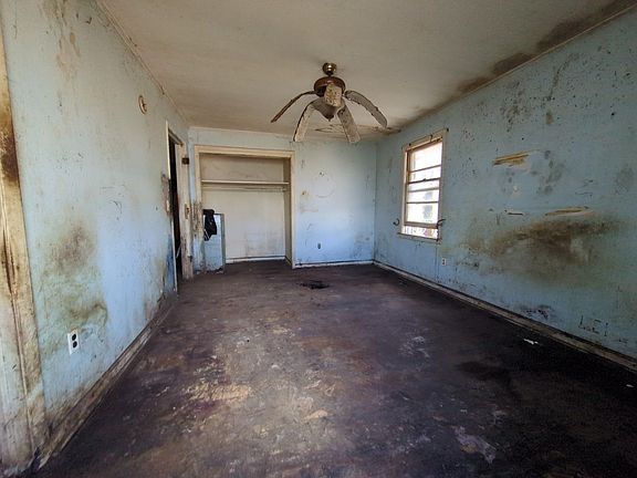 3rd image of 71 Oakwood Ln
