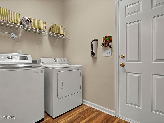 4th image of 128 Emerald Ridge Dr