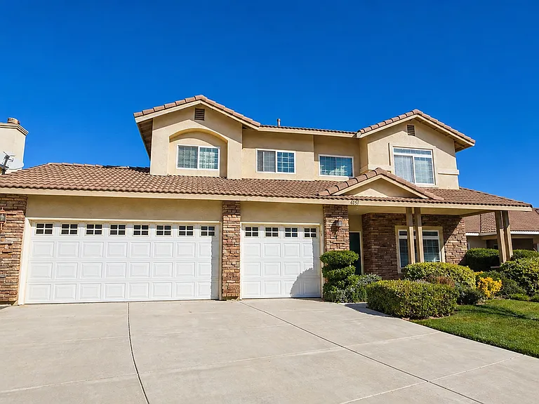 4051 Prestwick Ln — Photo 3