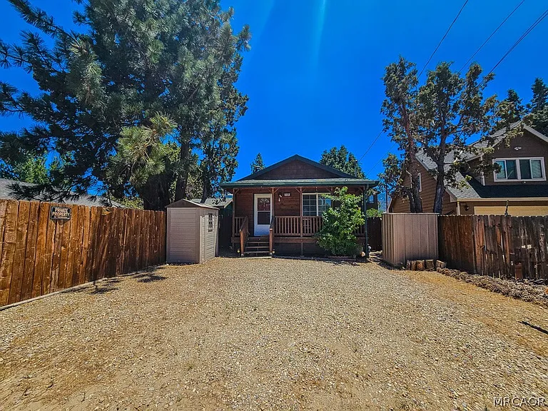 2136 3rd Ln — Photo 1