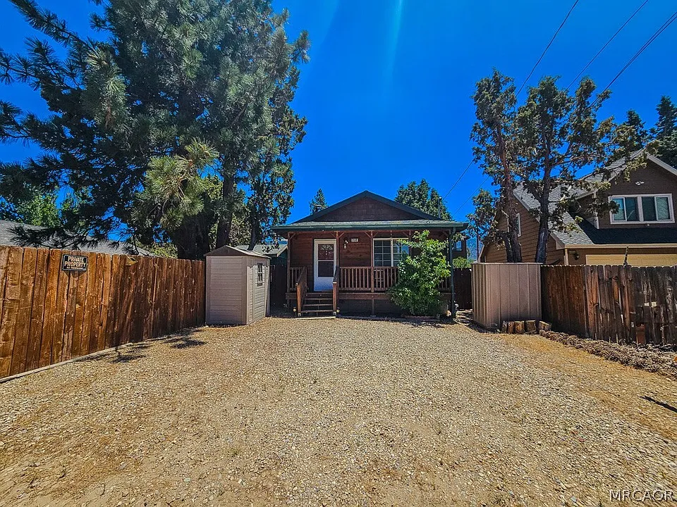 2136 3rd Ln