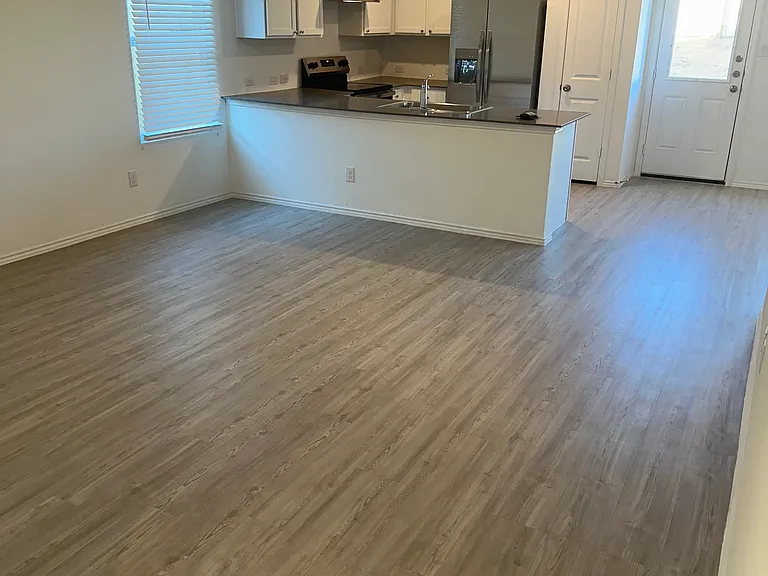 1130 Moraine Pl — Photo 3