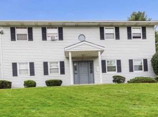 7 Ivy Ct, Fishkill, NY 12524