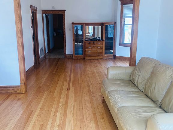Frontroom looking into Dining Room
