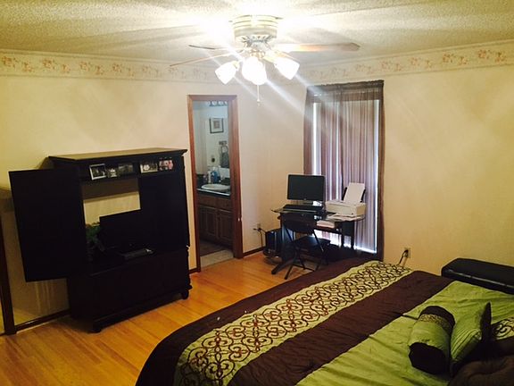 5th image of 10415 Saint Marys Cir E