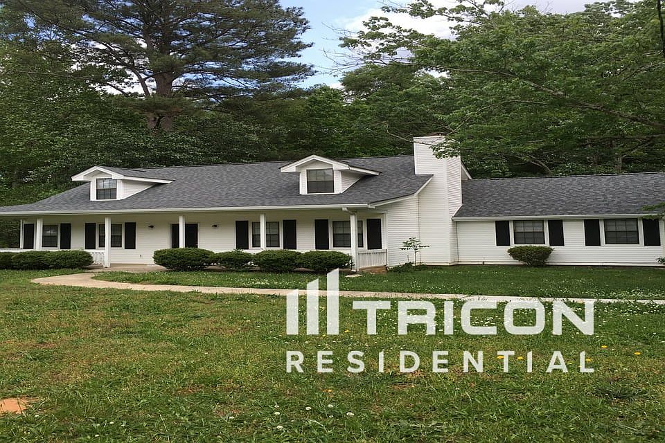 1st image of 245 Brookwood Way SE