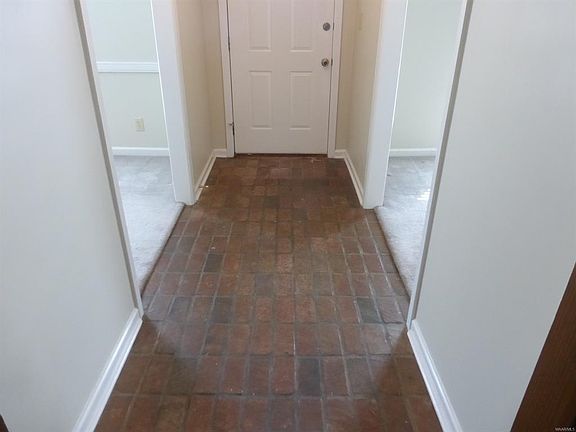 5th image of 2252 Edinburgh Dr