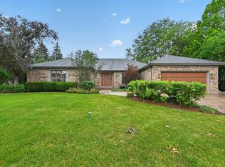 135 Hawkins Cir, Wheaton, IL 60189