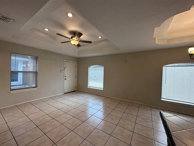 3104 Carson St — Photo 4