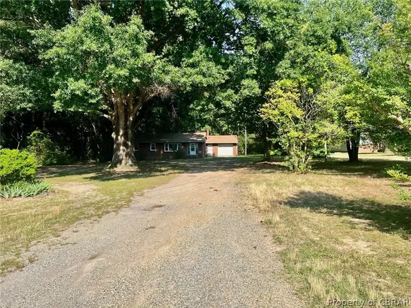 1642 Regent Rd, Topping, VA 23169