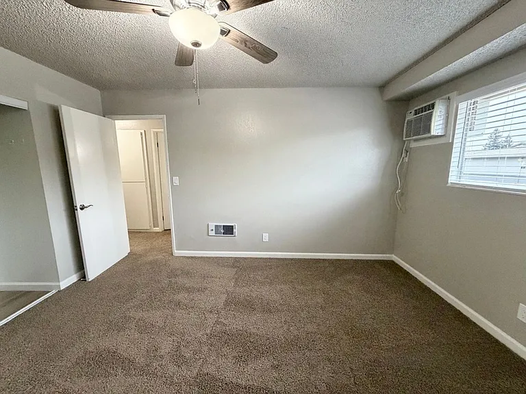 Oasis Apartments — Photo 14