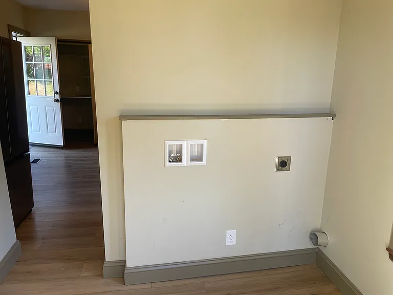 430 S Main St — Photo 3