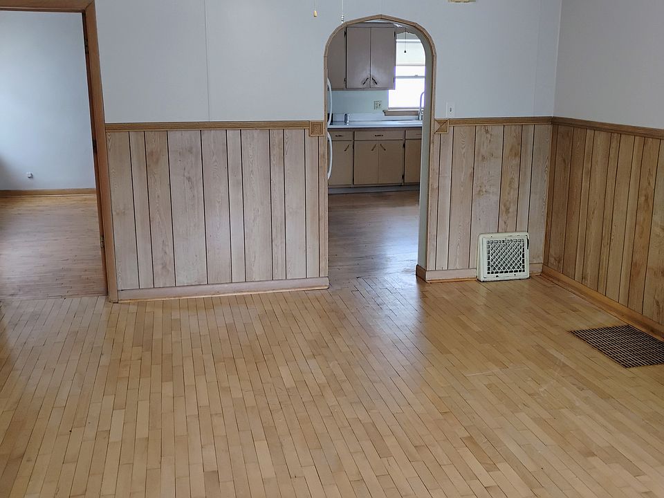 2nd image of 190 6th St