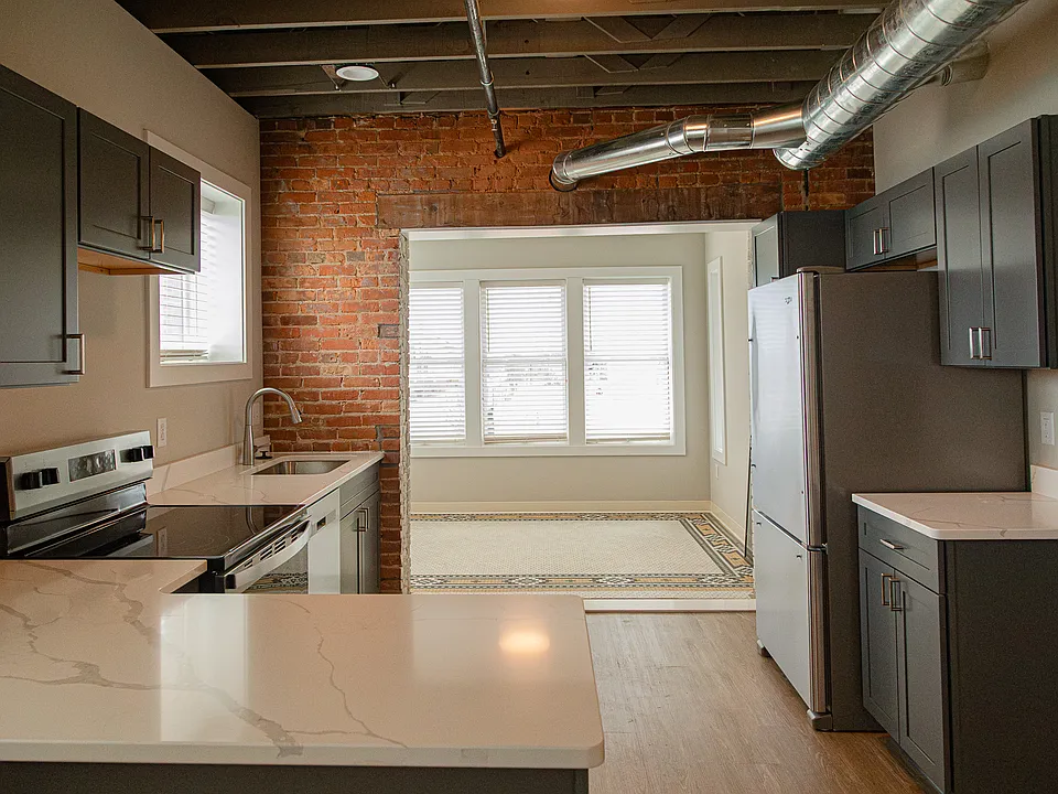 536 S Main St #402