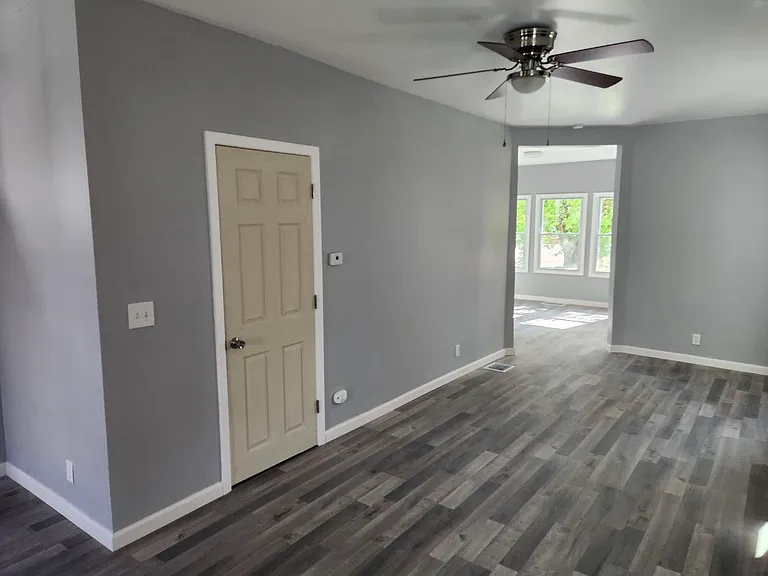 1210 Rankine Ave — Photo 2