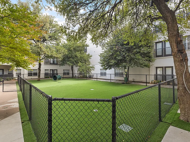 5 Mockingbird Apartments — Photo 32