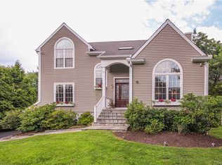 2811 Evergreen St, Yorktown Heights, NY 10598