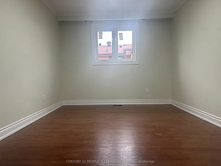 7490 Middleshire Dr — Photo 20