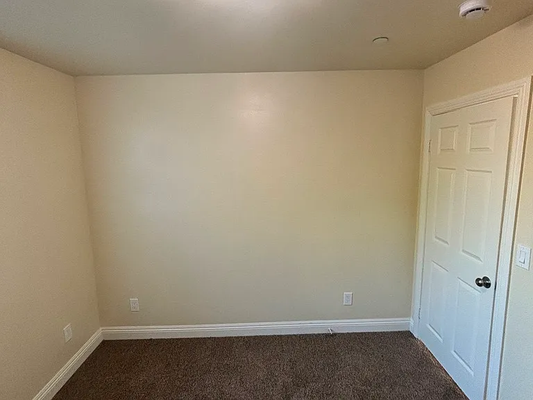 942 E 88th Pl — Photo 32
