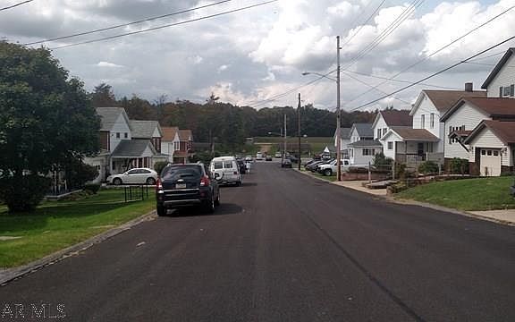 3rd image of 668 Highland Ave