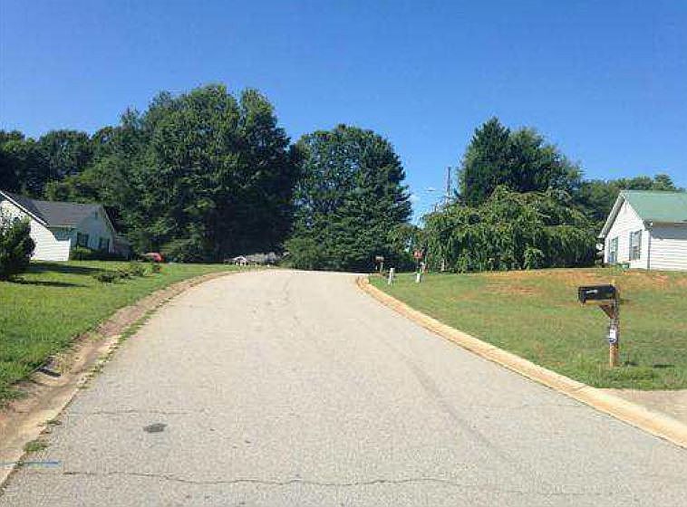 2nd image of 3508 Freeport Dr