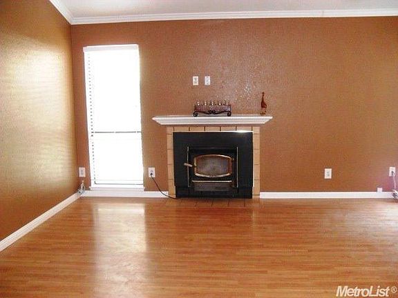 2nd image of 1704 Laehr Dr