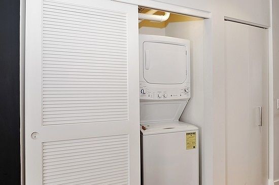5th image of 1811 W Argyle St APT 6C